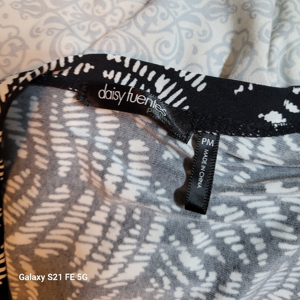 🩷 3/$15 Daisy Fuentes Black & White Patterned Wrap Dress, Medium Petite, EUC - Picture 4 of 5